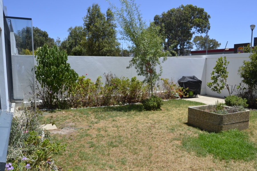 To Let 3 Bedroom Property for Rent in De Velde Western Cape